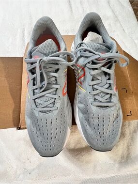 Men s New Balance Vozl G2 size 11.5
A0042